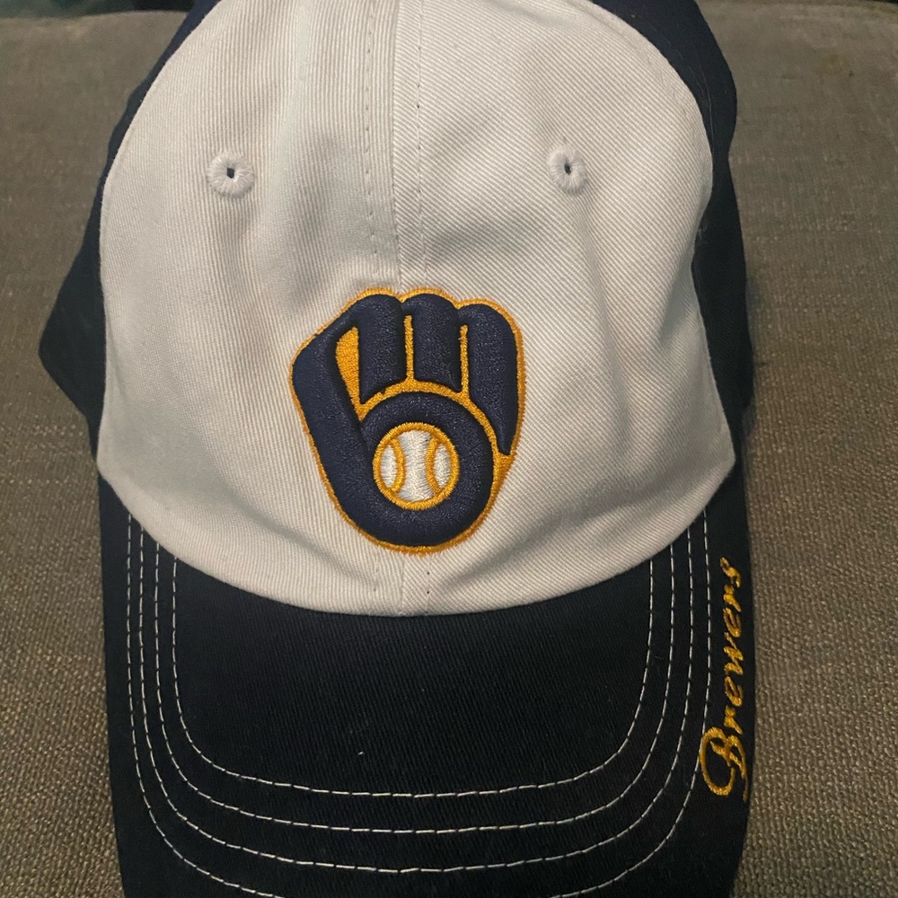 Brewers Baseball Cap in Black and White